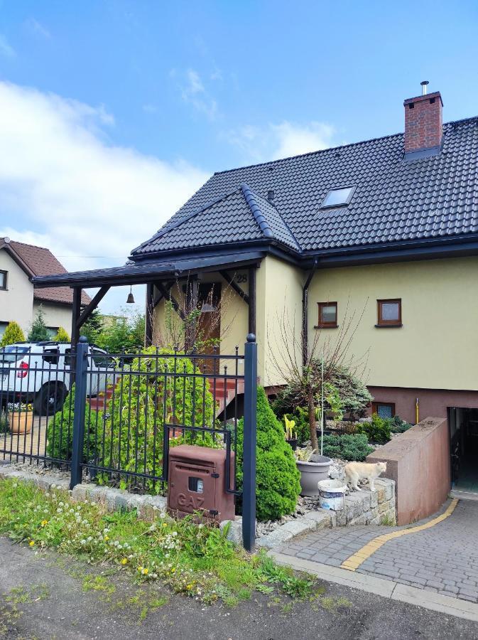 Przyjazny Domek Tarnowskie Góry Exterior foto